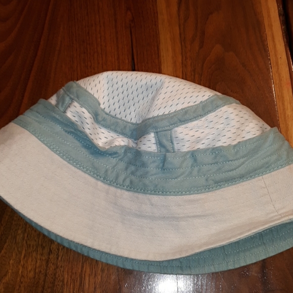 North Face bucket hat - Picture 9 of 9